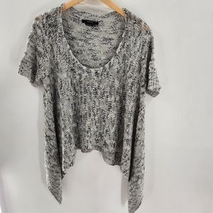 Vertigo Loose Knit Asymmetrical Sides Short Sleeve Sweater Womens Size Small